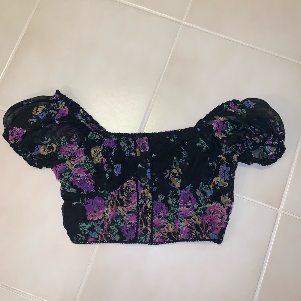 Floral shoulder puff crop top